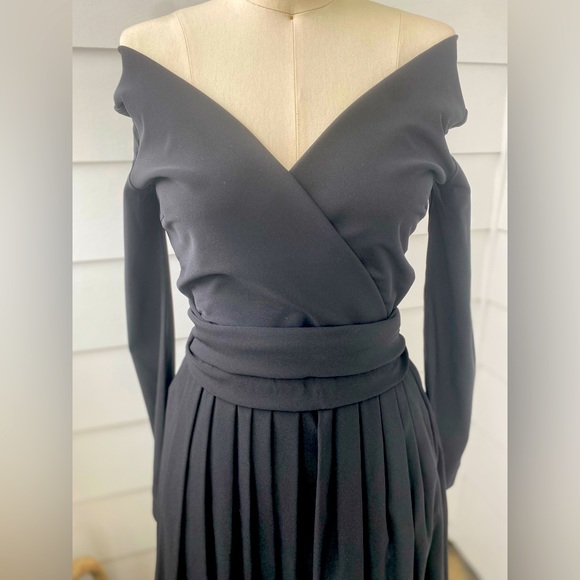 Stunning Black Gown by Preen Deep v-neck Aline skirt style worn by Meghan Markle - Picture 5 of 10